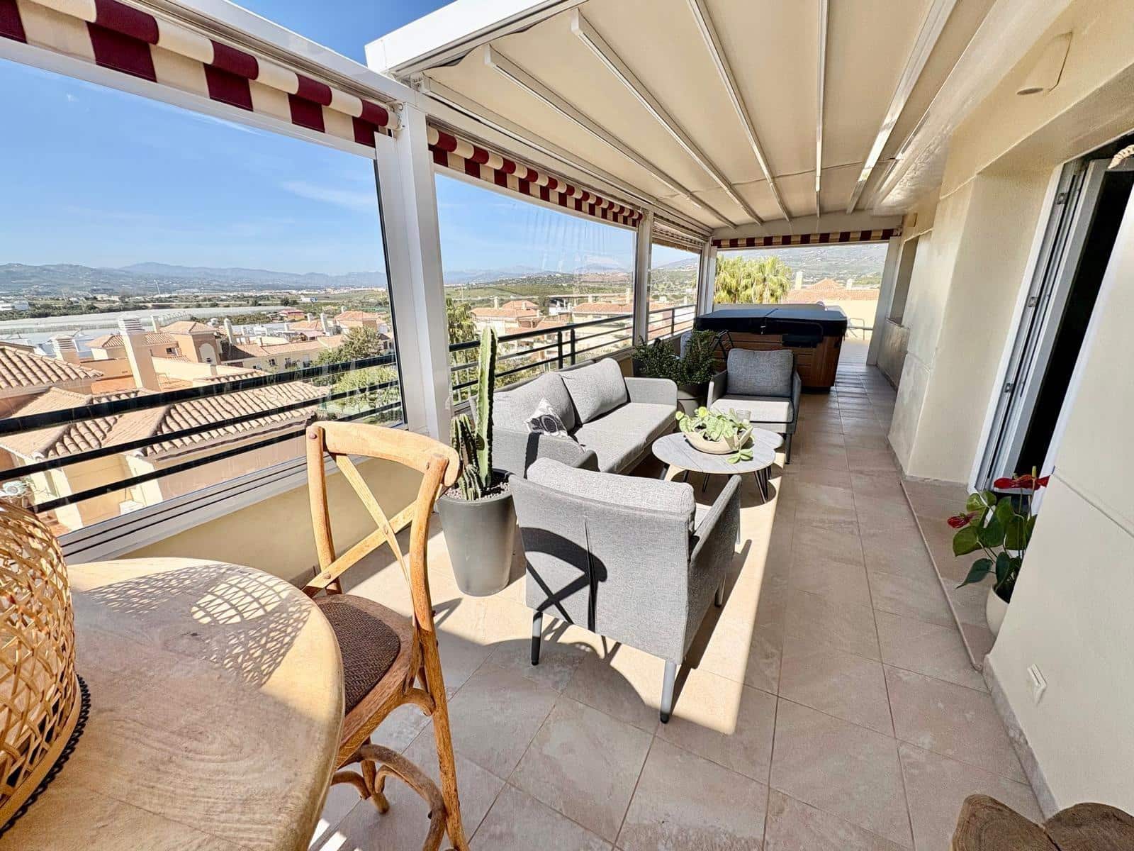 2 soverom Penthouse til salgs i Caleta de Velez med svømmebasseng garasje - € 485 000 (Ref: 9783036)