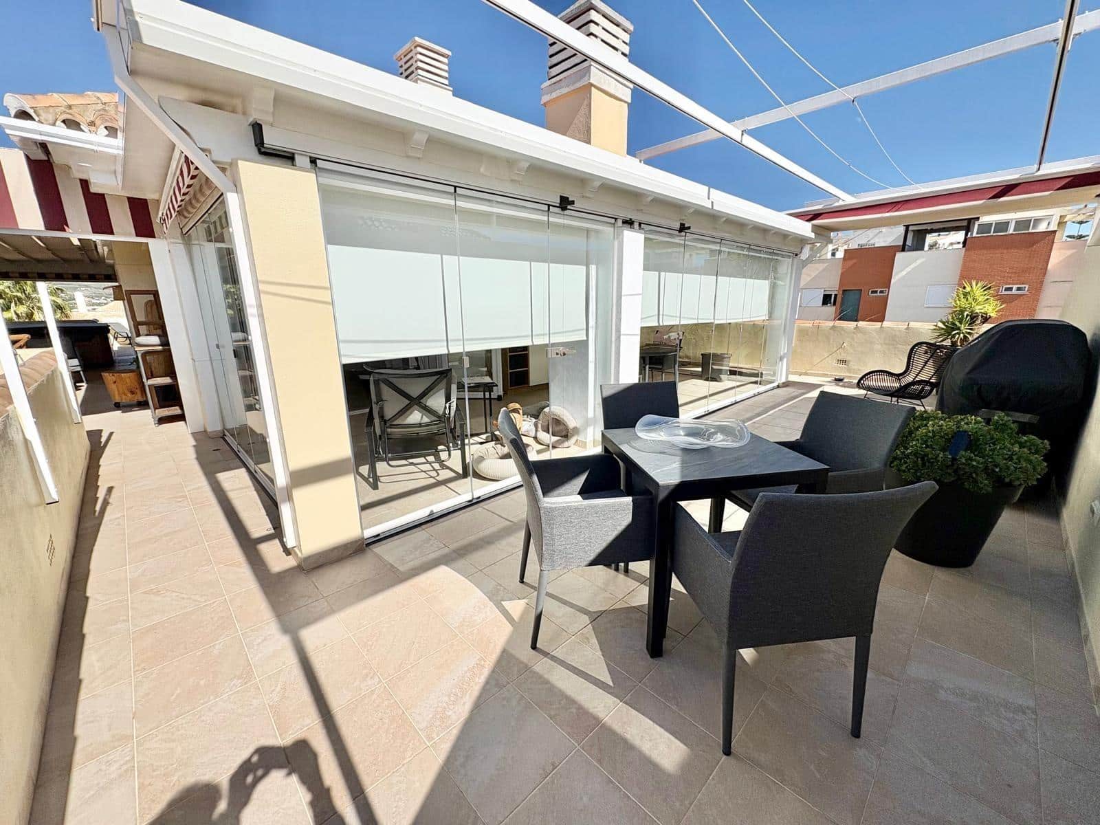 2 soverom Penthouse til salgs i Caleta de Velez med svømmebasseng garasje - € 485 000 (Ref: 9783036)