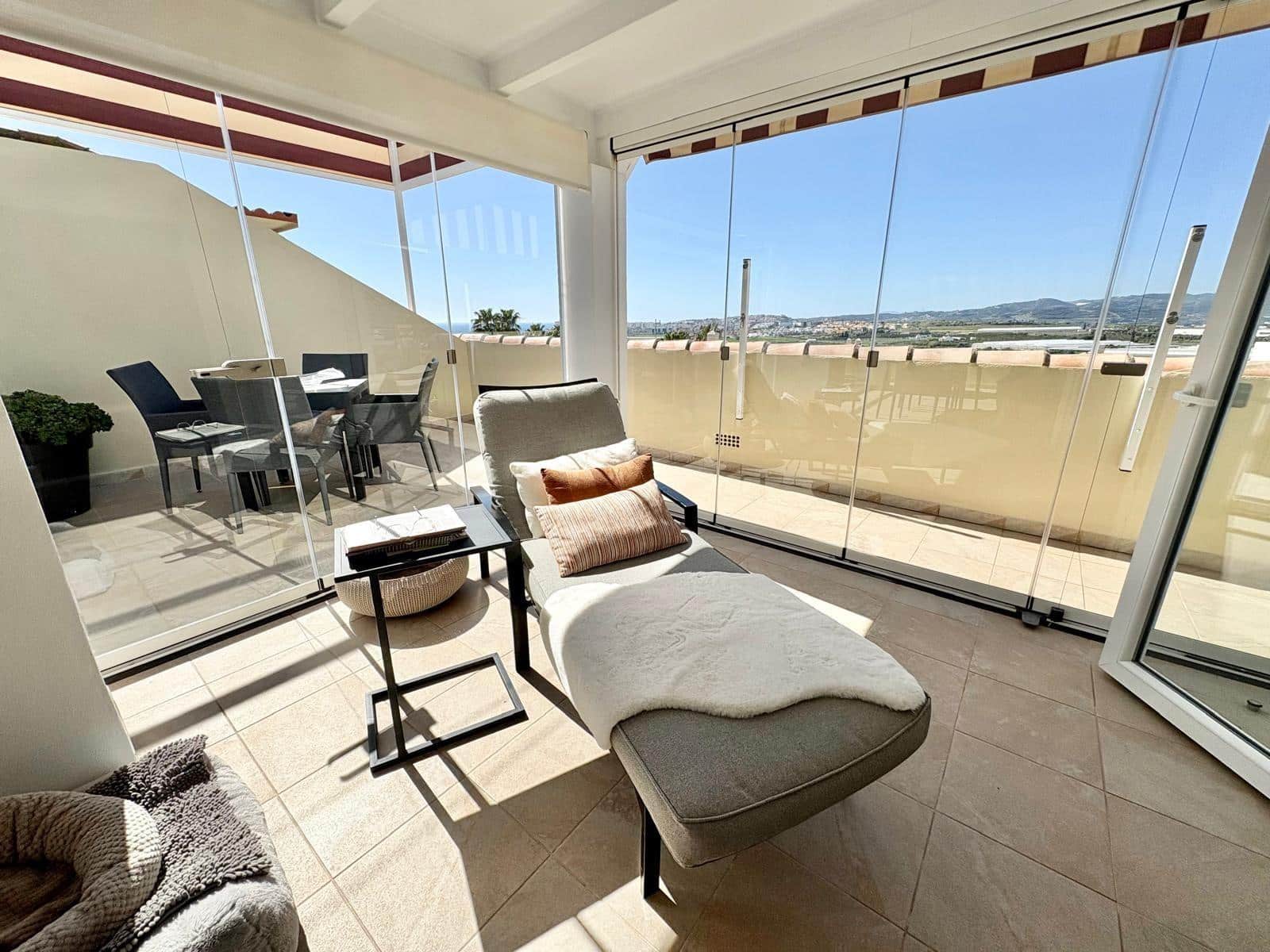 2 soverom Penthouse til salgs i Caleta de Velez med svømmebasseng garasje - € 485 000 (Ref: 9783036)