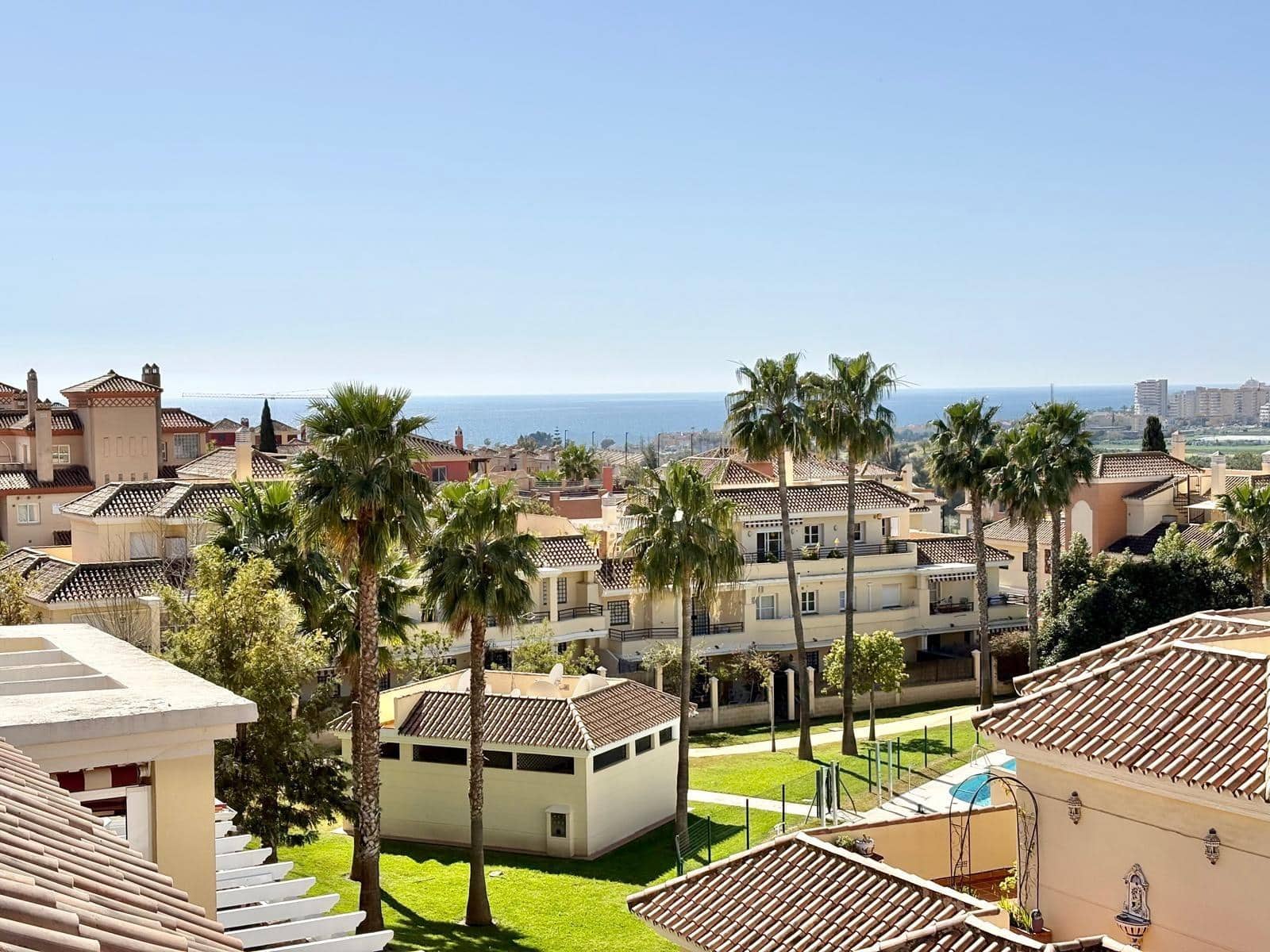 2 soverom Penthouse til salgs i Caleta de Velez med svømmebasseng garasje - € 485 000 (Ref: 9783036)