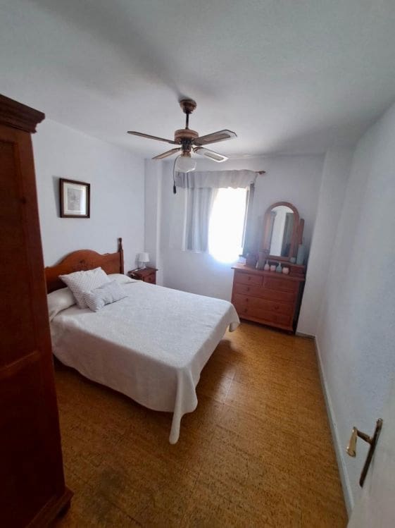 4 bedroom Apartment for rent in Torre del Mar with pool - € 1,300 (Ref: 9783038)
