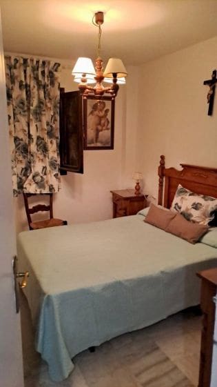 4 bedroom Apartment for rent in Torre del Mar with pool - € 1,300 (Ref: 9783038)