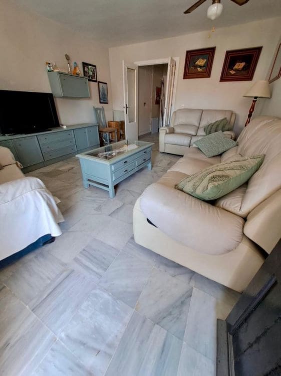 4 bedroom Apartment for rent in Torre del Mar with pool - € 1,300 (Ref: 9783038)