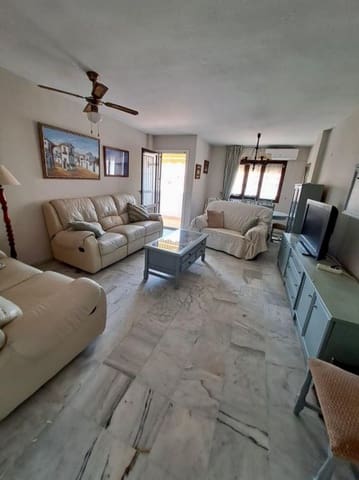 4 Zimmer Apartment zu vermieten in Torre del Mar, Vélez-Málaga mit Pool - 1.300 € (Ref: 9783038)
