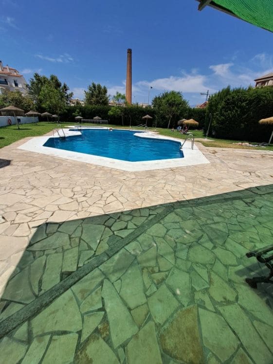 4 bedroom Apartment for rent in Torre del Mar with pool - € 1,300 (Ref: 9783038)