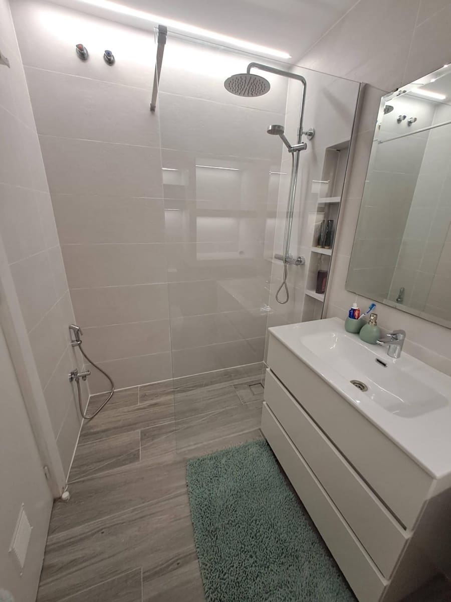 4 bedroom Apartment for rent in Torre del Mar with pool - € 1,300 (Ref: 9783038)