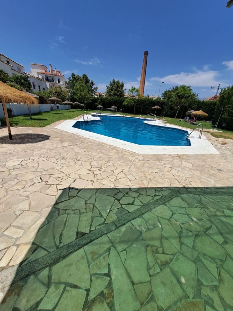 4 bedroom Apartment for rent in Torre del Mar with pool - € 1,300 (Ref: 9783038)