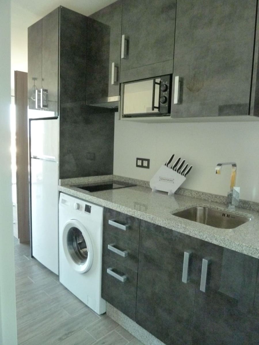 Studio te huur in La Cala del Moral met zwembad - € 850 (Ref: 9788341)