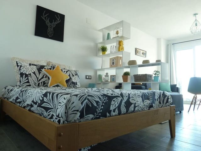 Studio te huur in La Cala del Moral, Rincón de la Victoria met zwembad - € 850 (Ref: 9788341)