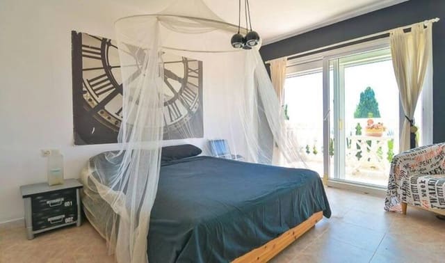 4 makuuhuone Huvila myytävänä paikassa Rincón de la Victoria mukana uima-altaan 
autotalli - 839 900 € (Ref: 9799162)