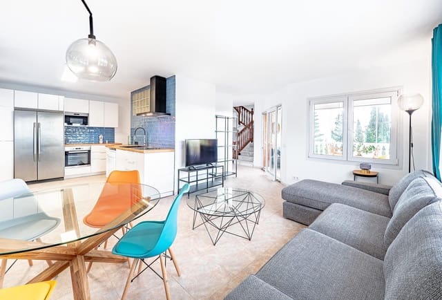 4 makuuhuone Huvila myytävänä paikassa Rincón de la Victoria mukana uima-altaan 
autotalli - 839 900 € (Ref: 9799162)