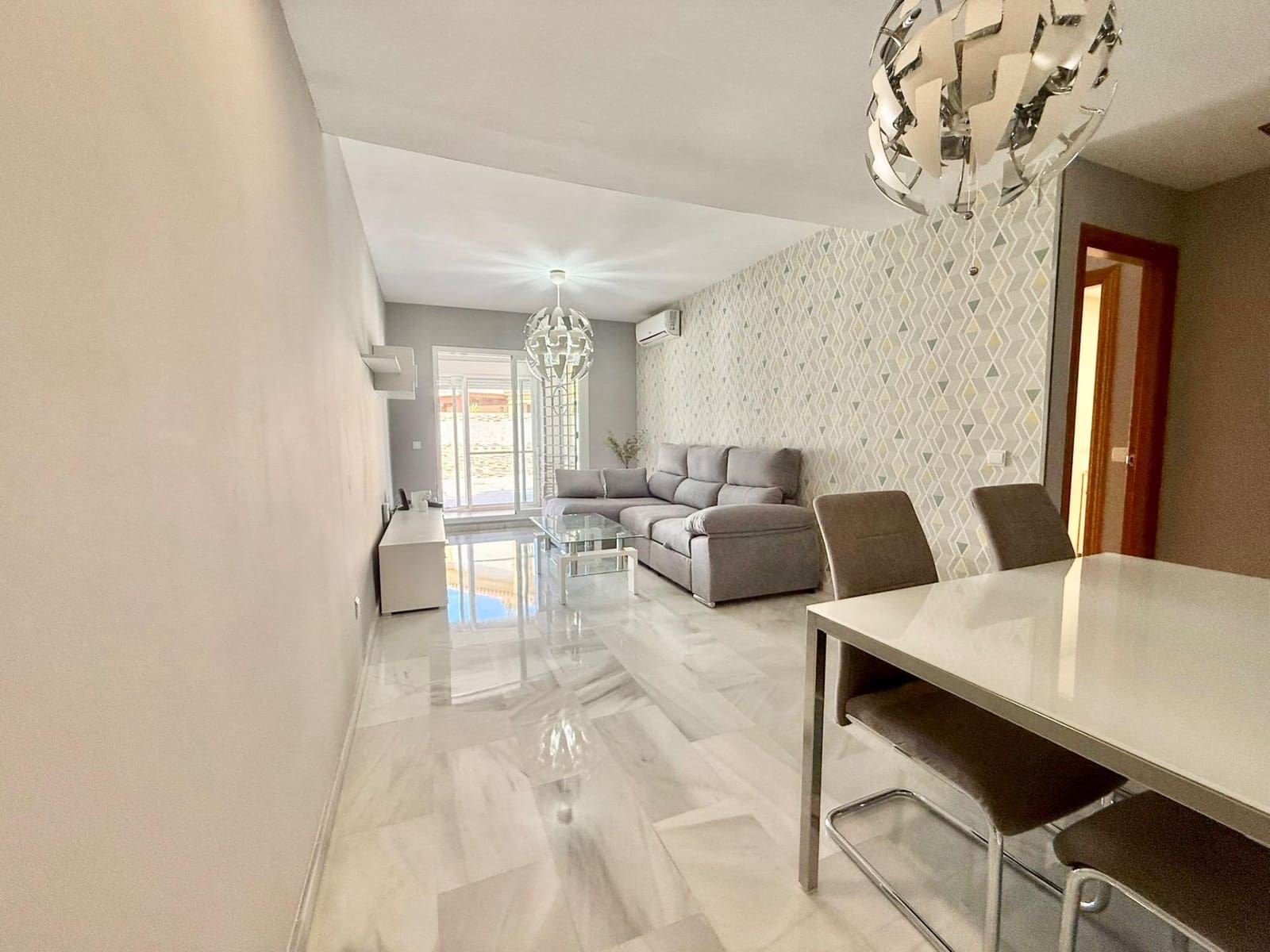 2 makuuhuone Asunto myytävänä paikassa Caleta de Velez mukana uima-altaan 
autotalli - 329 900 € (Ref: 9800617)