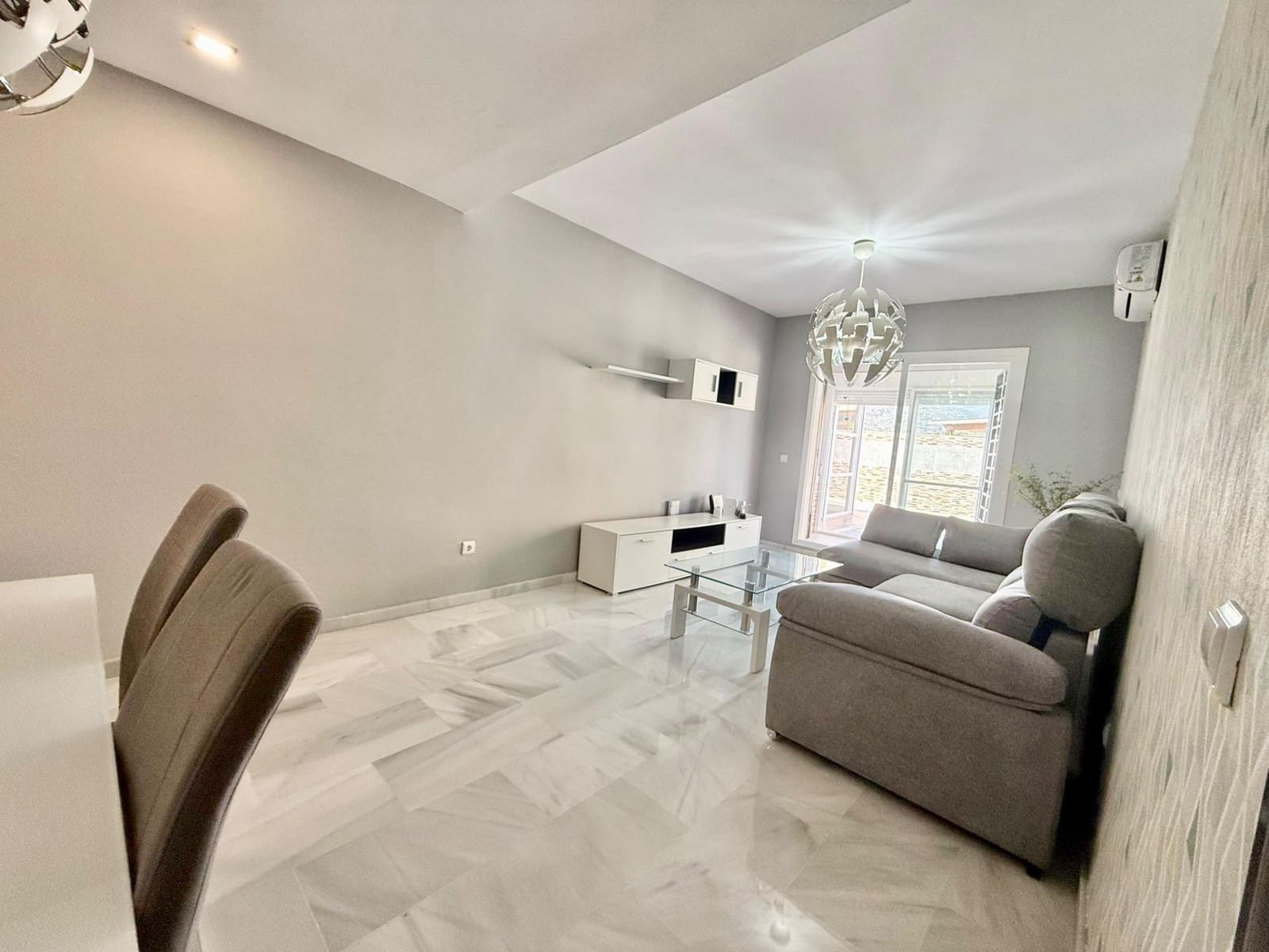 2 makuuhuone Asunto myytävänä paikassa Caleta de Velez mukana uima-altaan 
autotalli - 329 900 € (Ref: 9800617)