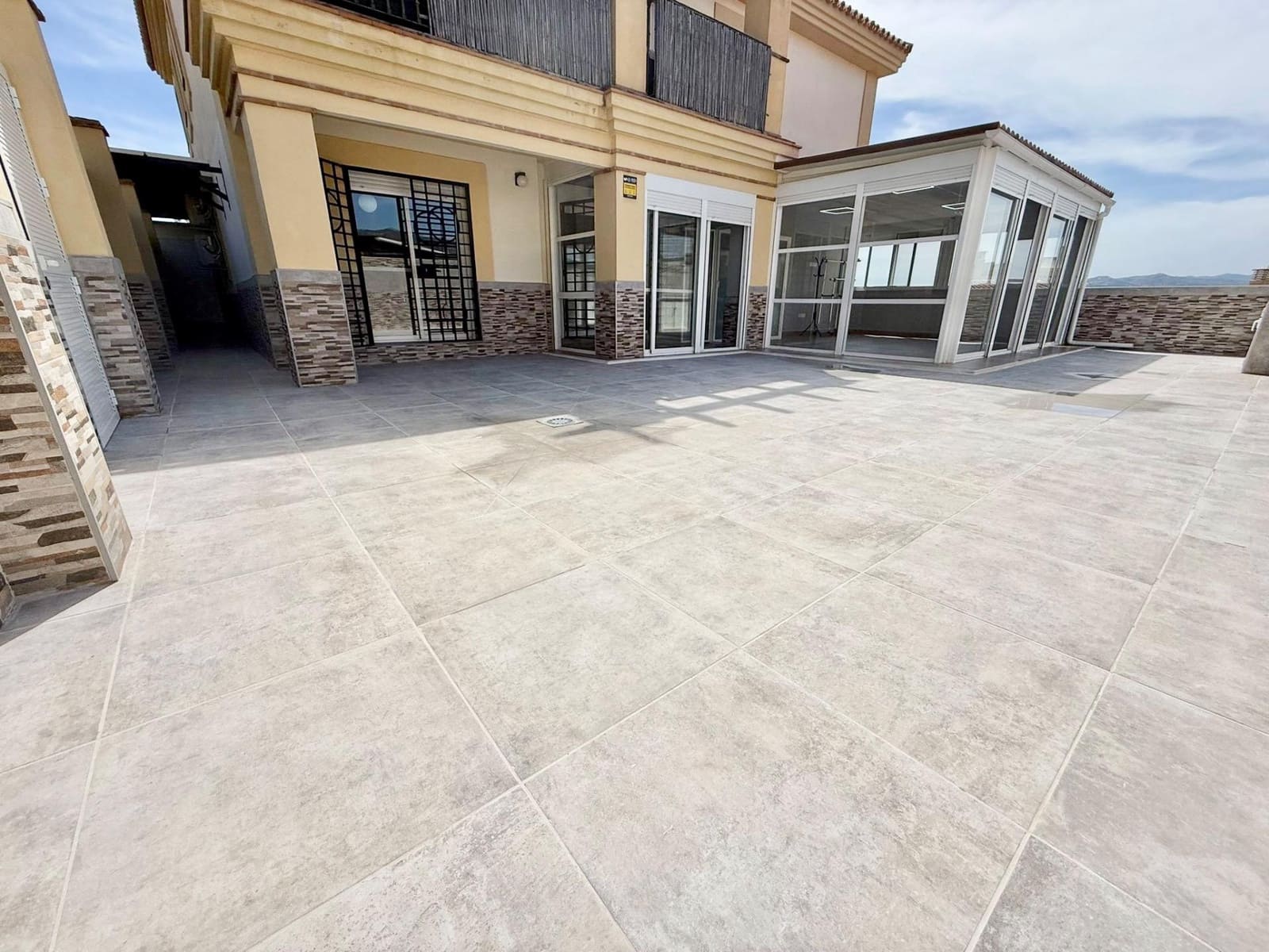 2 makuuhuone Asunto myytävänä paikassa Caleta de Velez mukana uima-altaan 
autotalli - 329 900 € (Ref: 9800617)