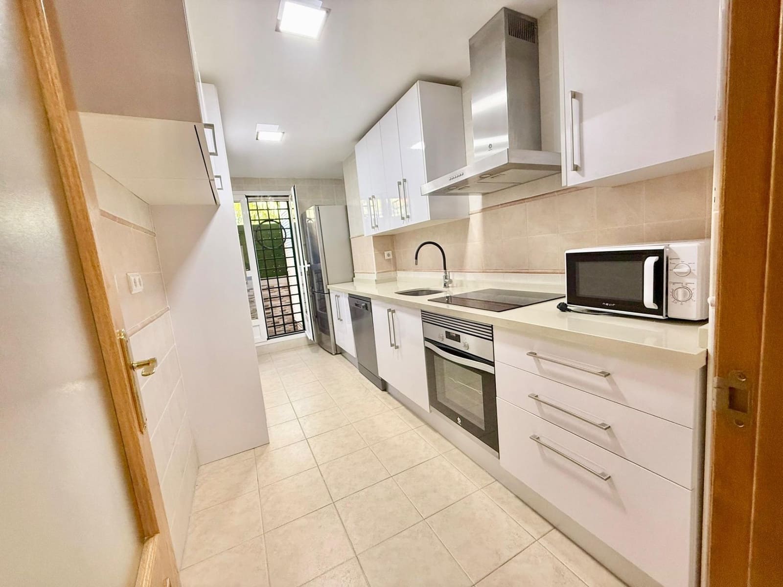 2 makuuhuone Asunto myytävänä paikassa Caleta de Velez mukana uima-altaan 
autotalli - 329 900 € (Ref: 9800617)