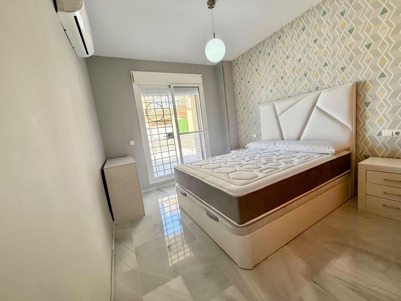 2 makuuhuone Asunto myytävänä paikassa Caleta de Velez mukana uima-altaan 
autotalli - 329 900 € (Ref: 9800617)