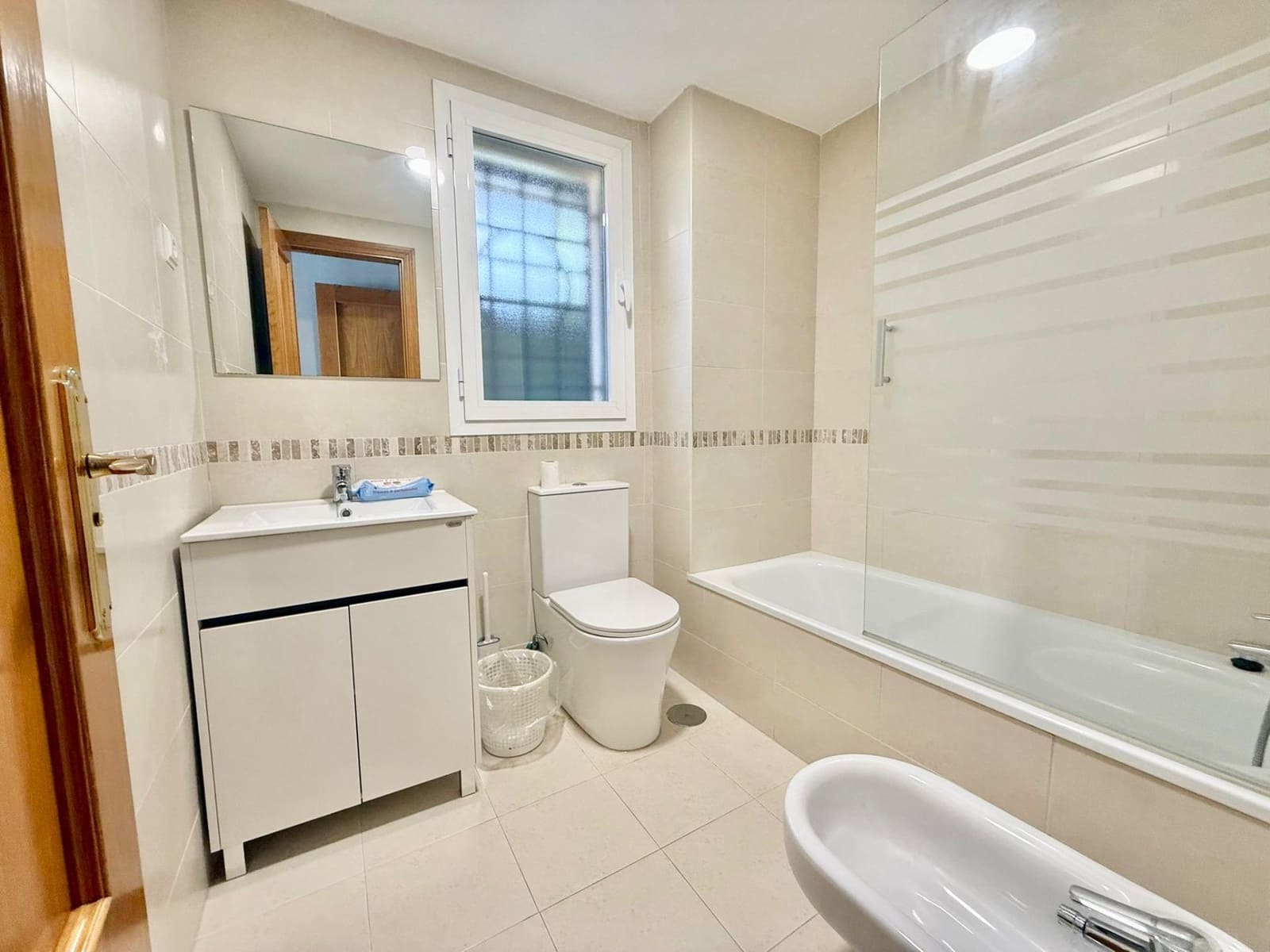 2 makuuhuone Asunto myytävänä paikassa Caleta de Velez mukana uima-altaan 
autotalli - 329 900 € (Ref: 9800617)