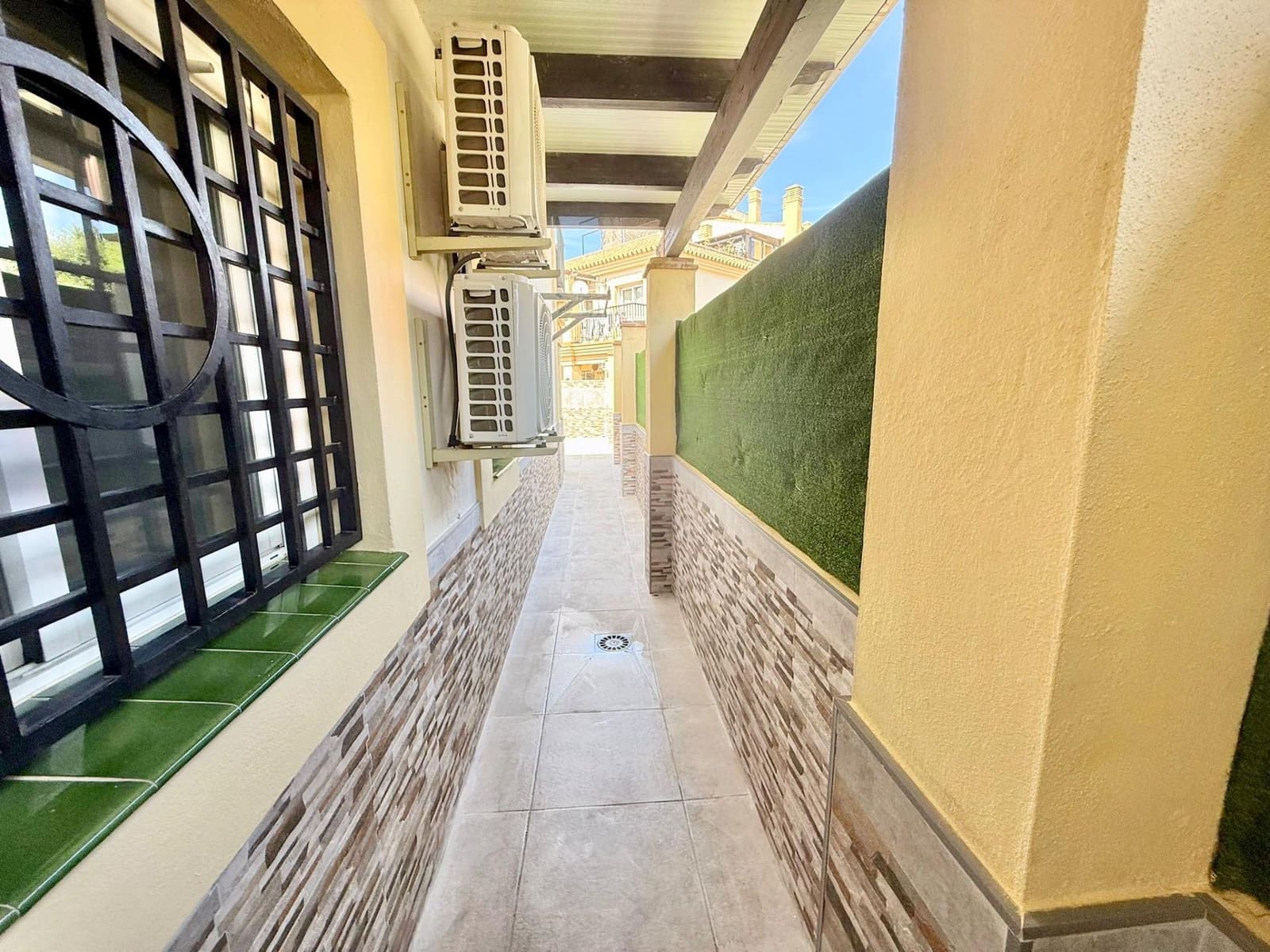 2 makuuhuone Asunto myytävänä paikassa Caleta de Velez mukana uima-altaan 
autotalli - 329 900 € (Ref: 9800617)