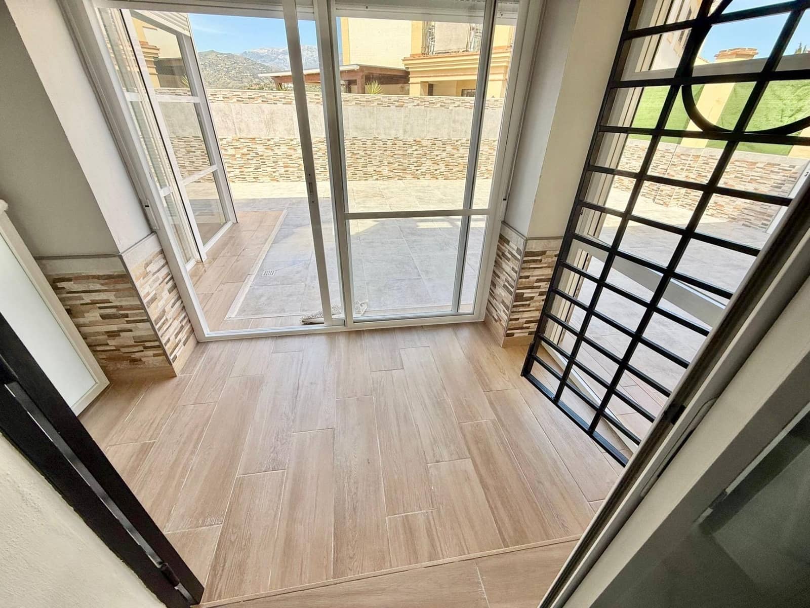 2 makuuhuone Asunto myytävänä paikassa Caleta de Velez mukana uima-altaan 
autotalli - 329 900 € (Ref: 9800617)