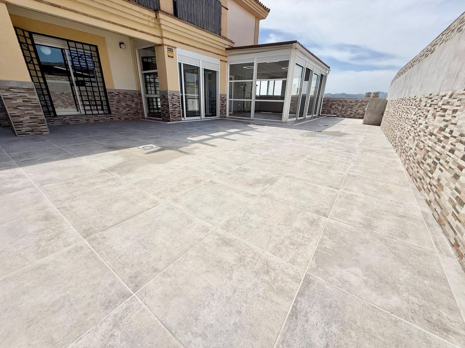 2 makuuhuone Asunto myytävänä paikassa Caleta de Velez mukana uima-altaan 
autotalli - 329 900 € (Ref: 9800617)