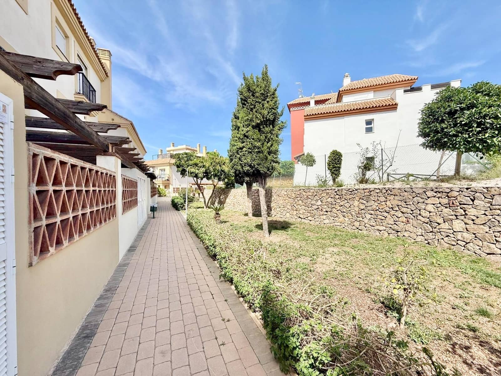 2 makuuhuone Asunto myytävänä paikassa Caleta de Velez mukana uima-altaan 
autotalli - 329 900 € (Ref: 9800617)