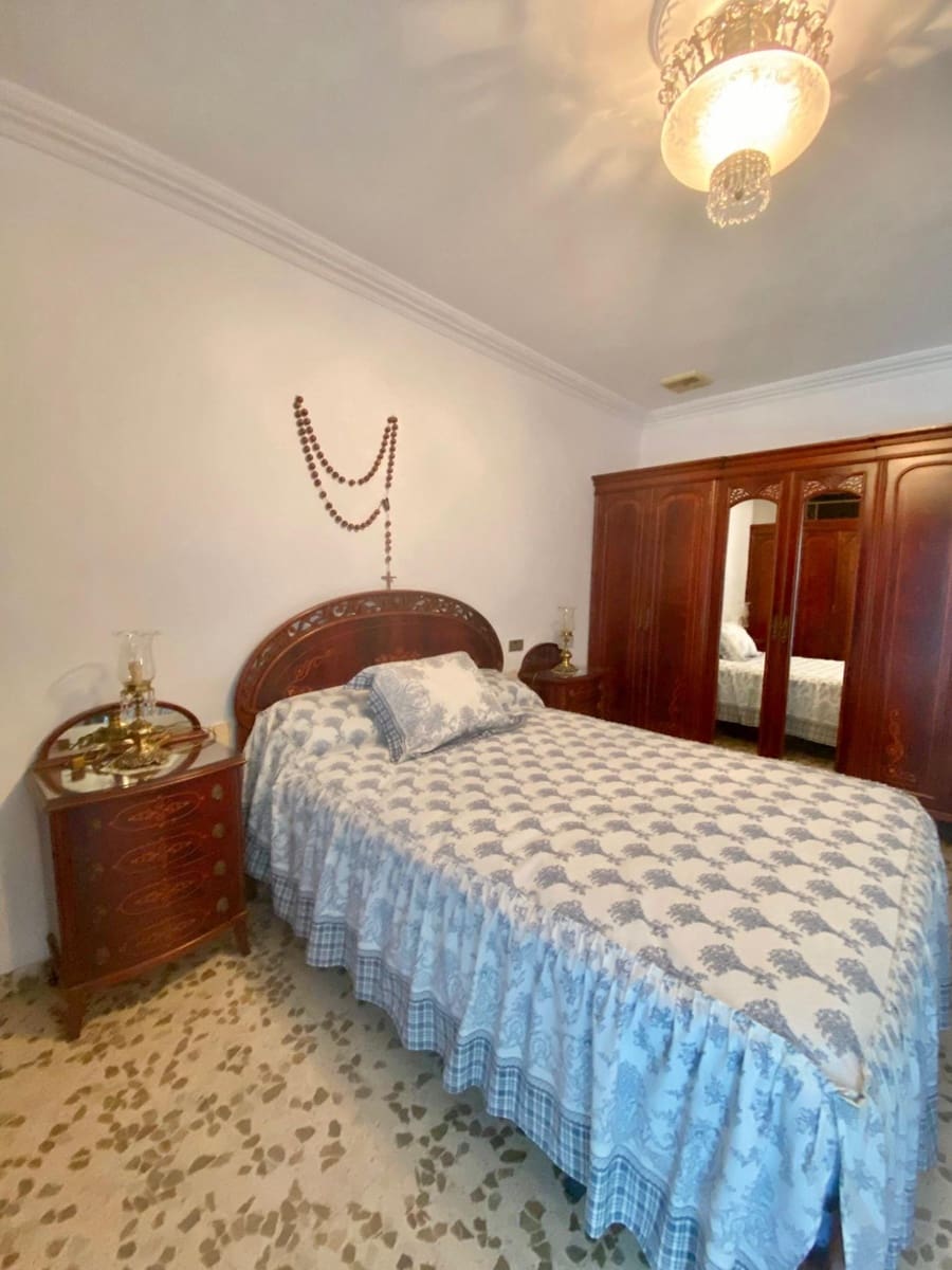 2 slaapkamer Flat te huur in Torre del Mar - € 900 (Ref: 9806413)