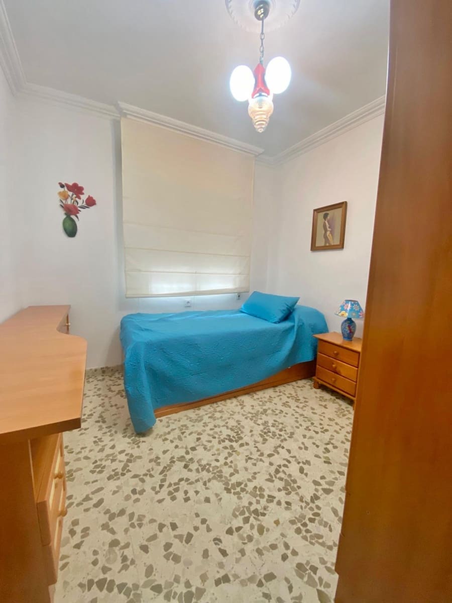 2 slaapkamer Flat te huur in Torre del Mar - € 900 (Ref: 9806413)