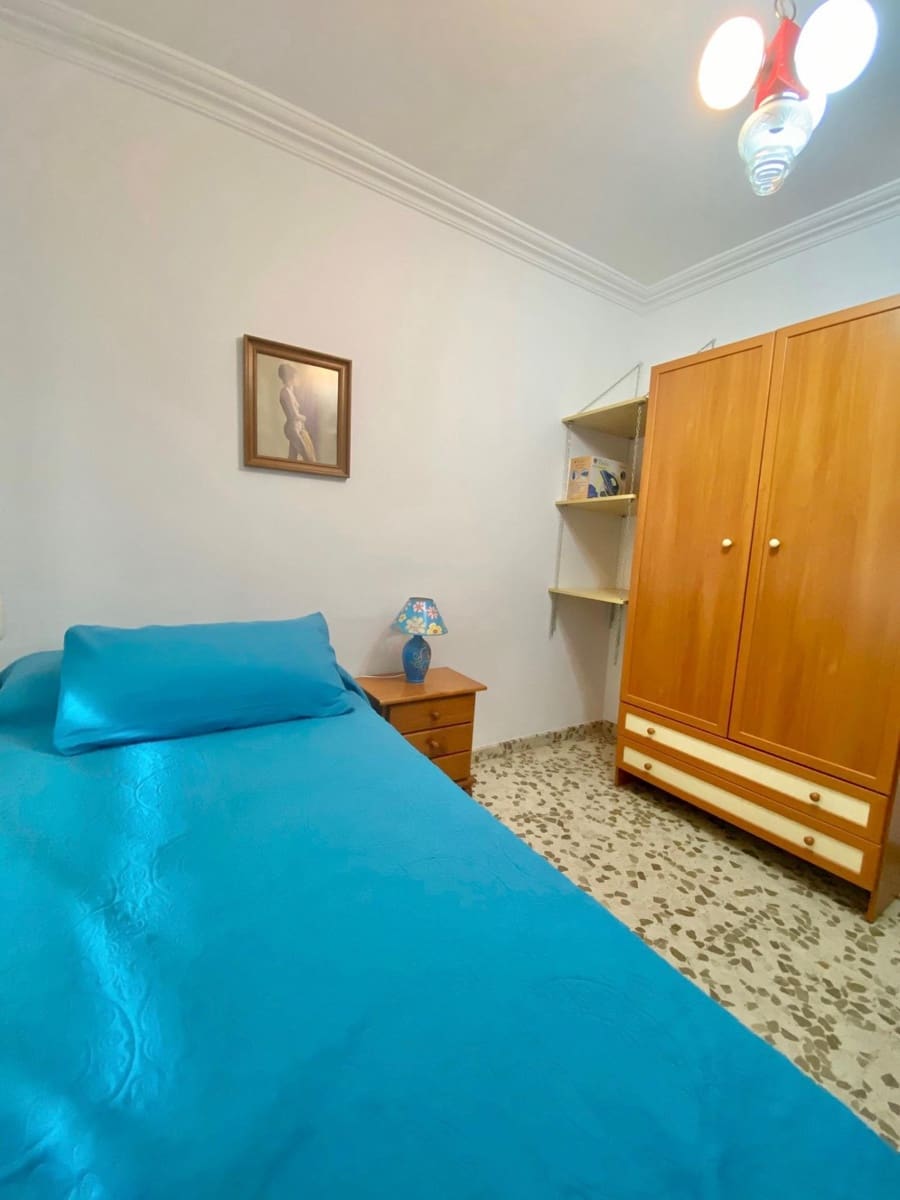 2 slaapkamer Flat te huur in Torre del Mar - € 900 (Ref: 9806413)