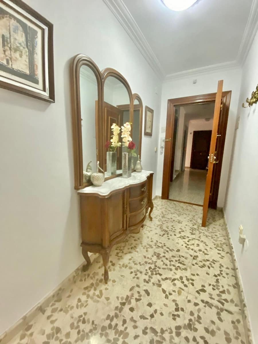 2 slaapkamer Flat te huur in Torre del Mar - € 900 (Ref: 9806413)