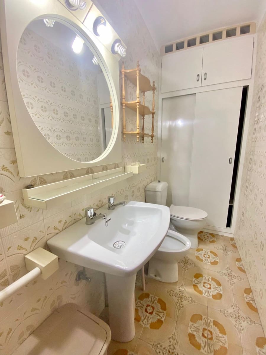 2 slaapkamer Flat te huur in Torre del Mar - € 900 (Ref: 9806413)