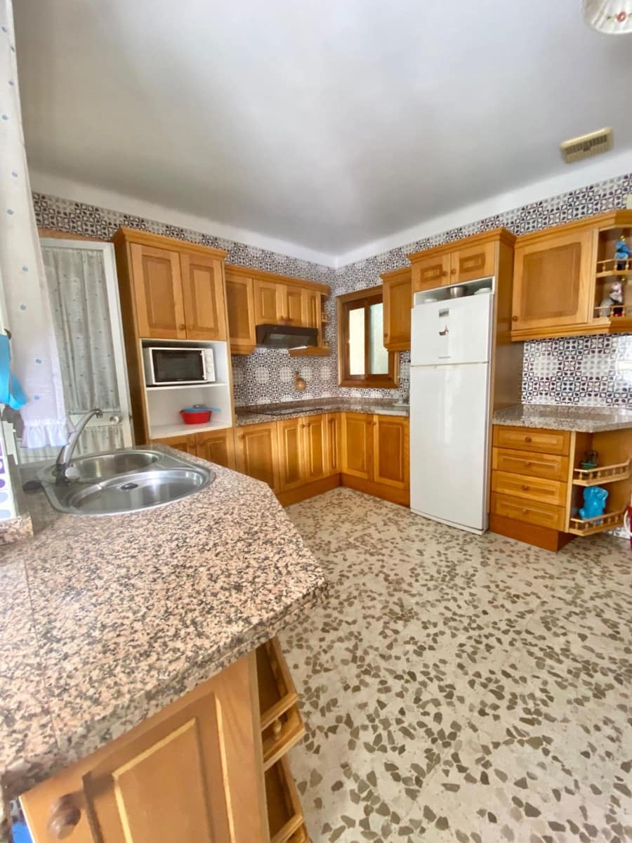 2 slaapkamer Flat te huur in Torre del Mar - € 900 (Ref: 9806413)