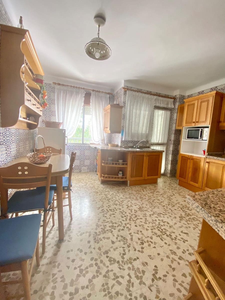 2 slaapkamer Flat te huur in Torre del Mar - € 900 (Ref: 9806413)