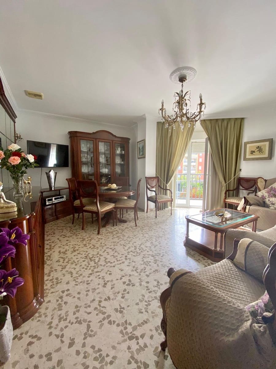 2 slaapkamer Flat te huur in Torre del Mar - € 900 (Ref: 9806413)