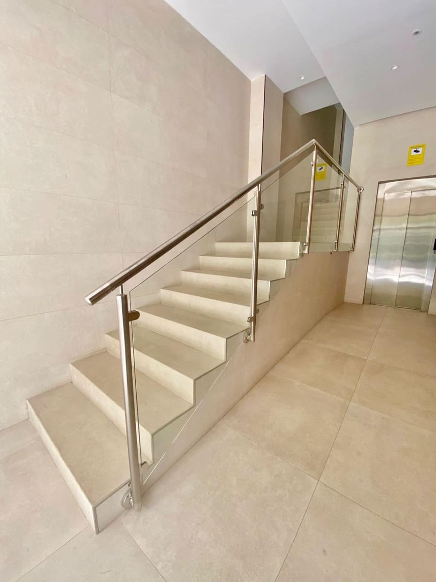 2 slaapkamer Flat te huur in Torre del Mar - € 900 (Ref: 9806413)