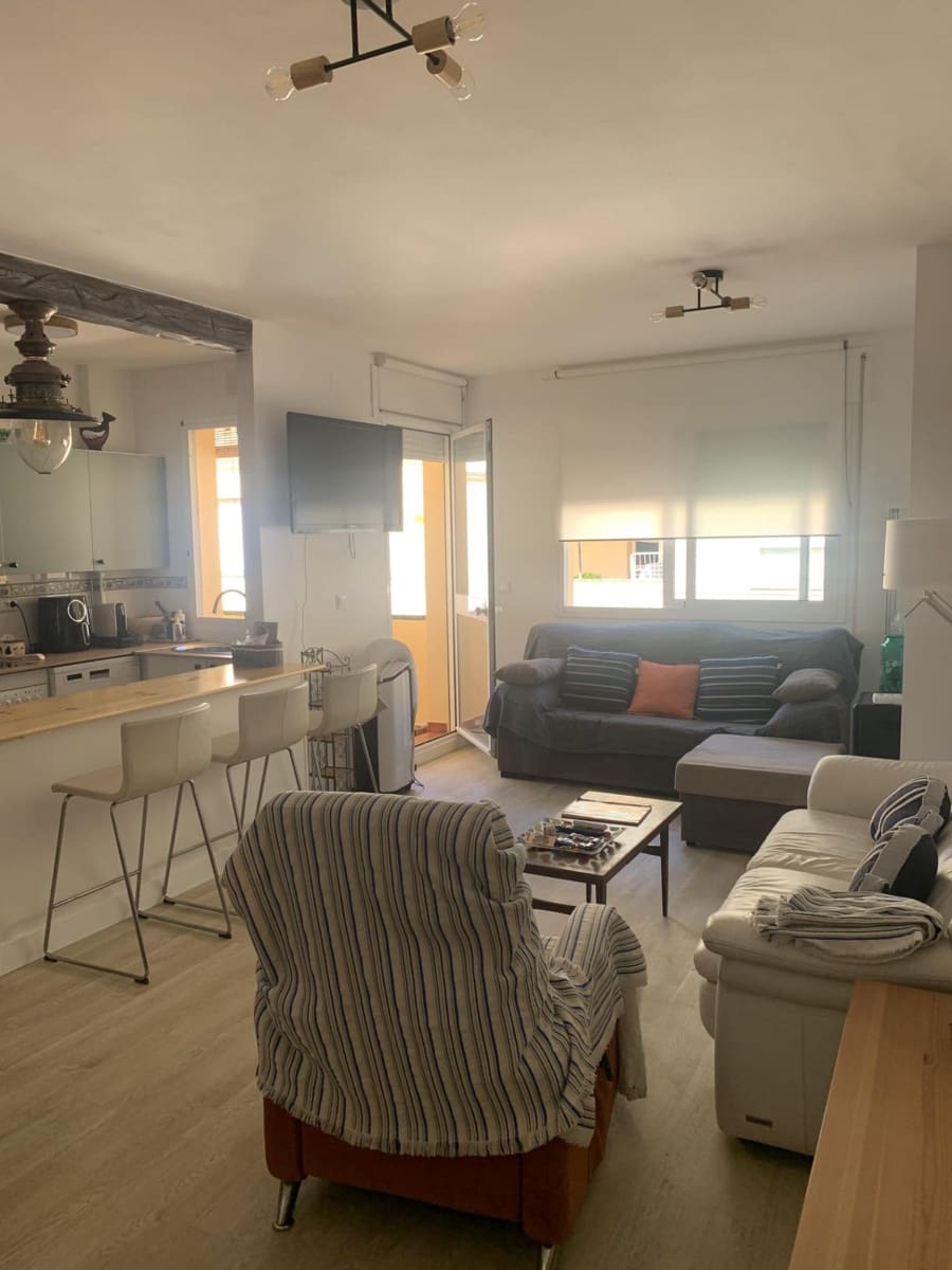 2 makuuhuone Kattohuoneisto vuokrattavana paikassa Torrox-Costa mukana uima-altaan - 950 € (Ref: 9818121)