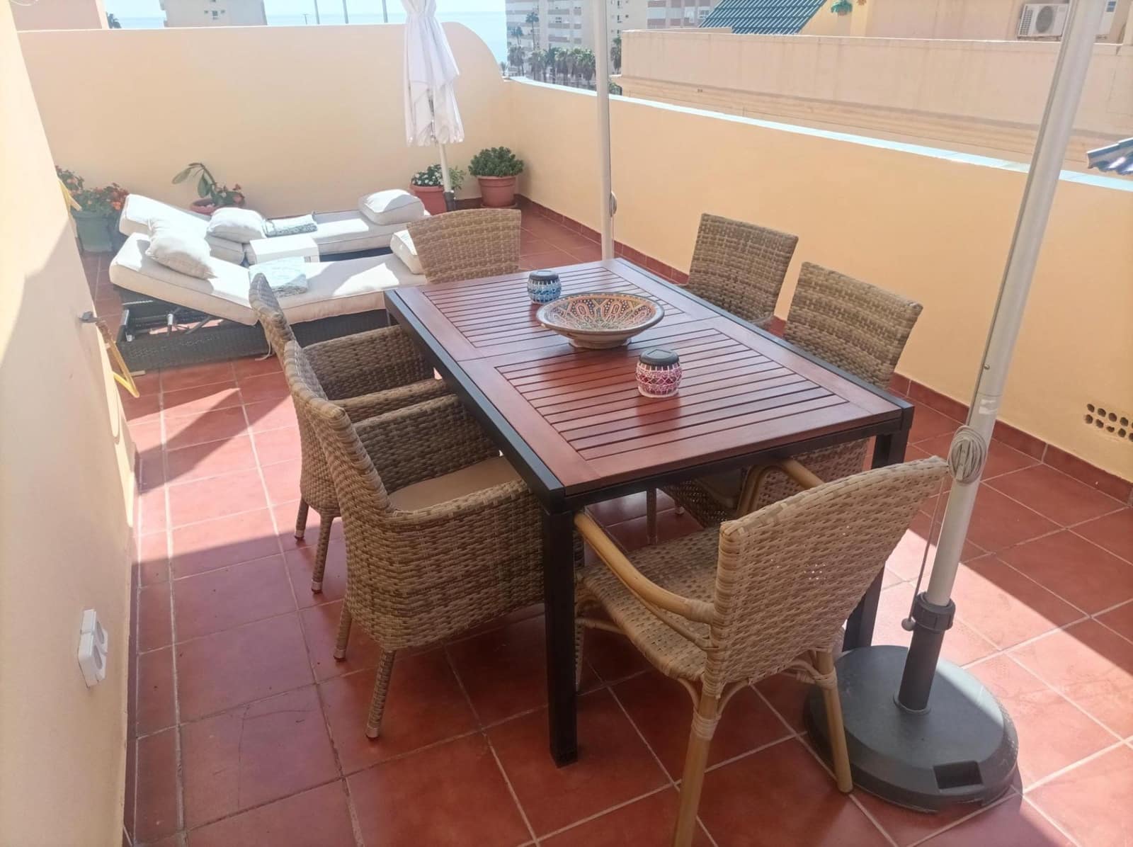 2 makuuhuone Kattohuoneisto vuokrattavana paikassa Torrox-Costa mukana uima-altaan - 950 € (Ref: 9818121)