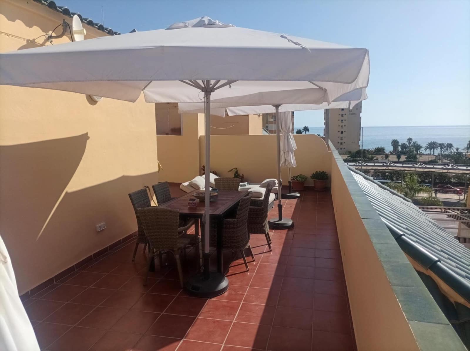 2 makuuhuone Kattohuoneisto vuokrattavana paikassa Torrox-Costa mukana uima-altaan - 950 € (Ref: 9818121)
