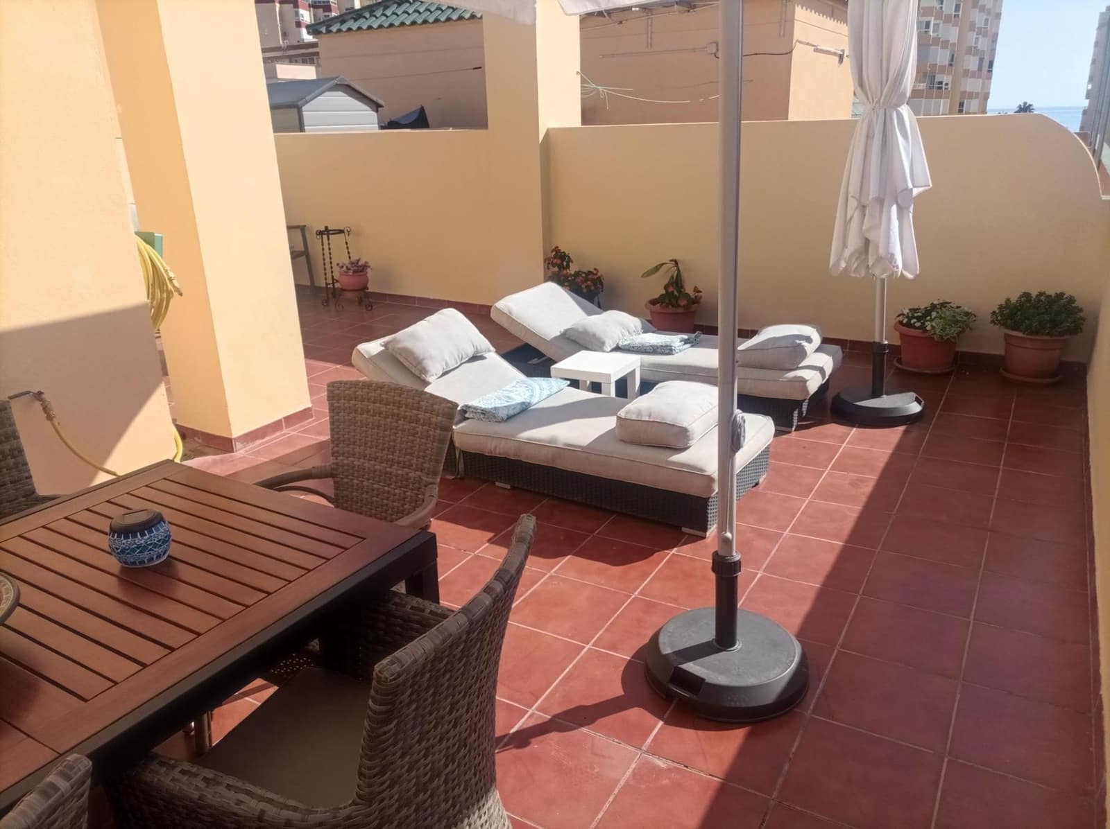 2 makuuhuone Kattohuoneisto vuokrattavana paikassa Torrox-Costa mukana uima-altaan - 950 € (Ref: 9818121)