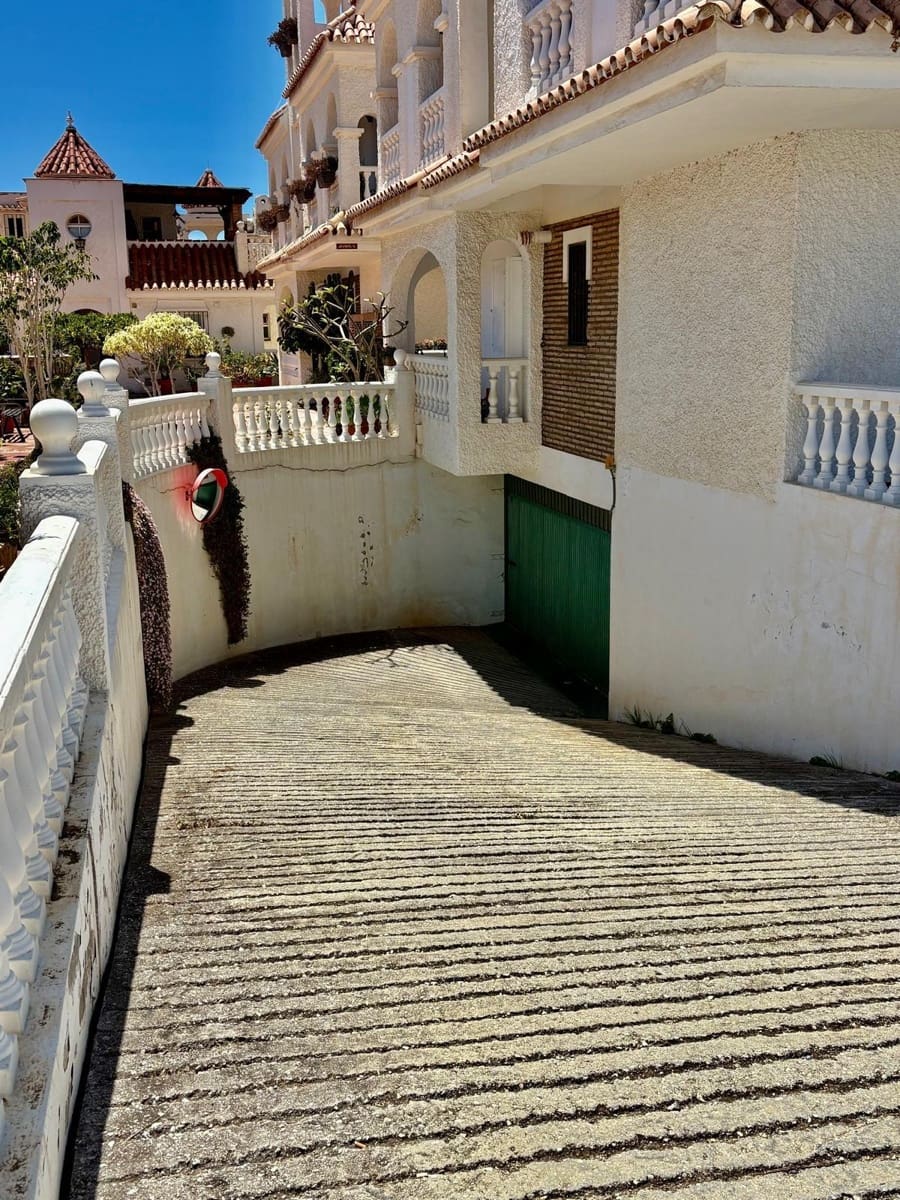 2 bedroom Terraced Villa for rent in Velez-Malaga with garage - € 1,250 (Ref: 9829027)