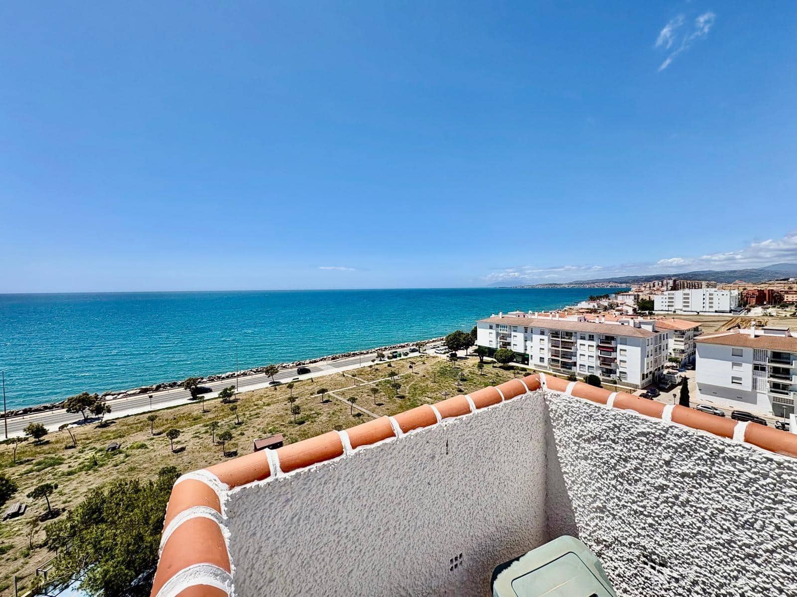 2 bedroom Terraced Villa for rent in Velez-Malaga with garage - € 1,250 (Ref: 9829027)