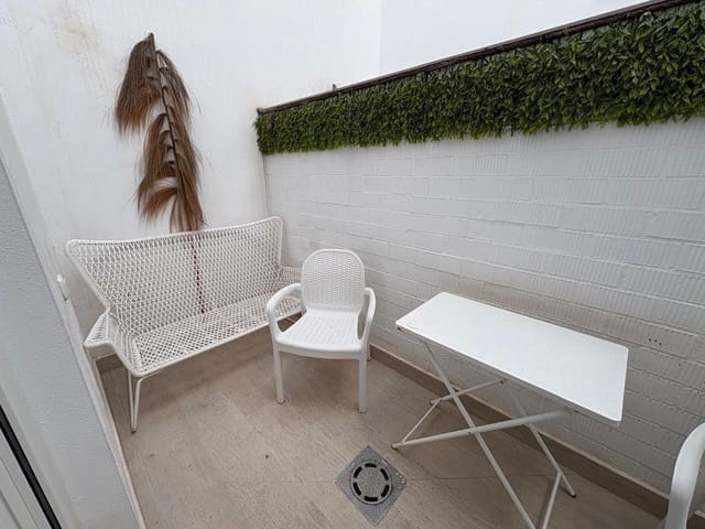 1 slaapkamer Appartement te huur in Torre del Mar, Vélez-Málaga - € 900 (Ref: 9829028)