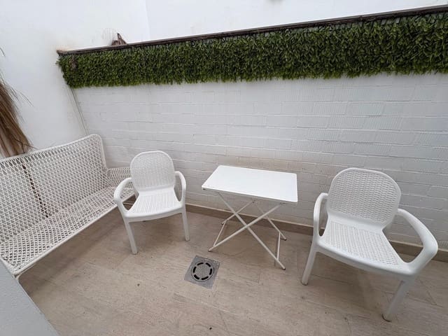 1 slaapkamer Appartement te huur in Torre del Mar, Vélez-Málaga - € 900 (Ref: 9829028)