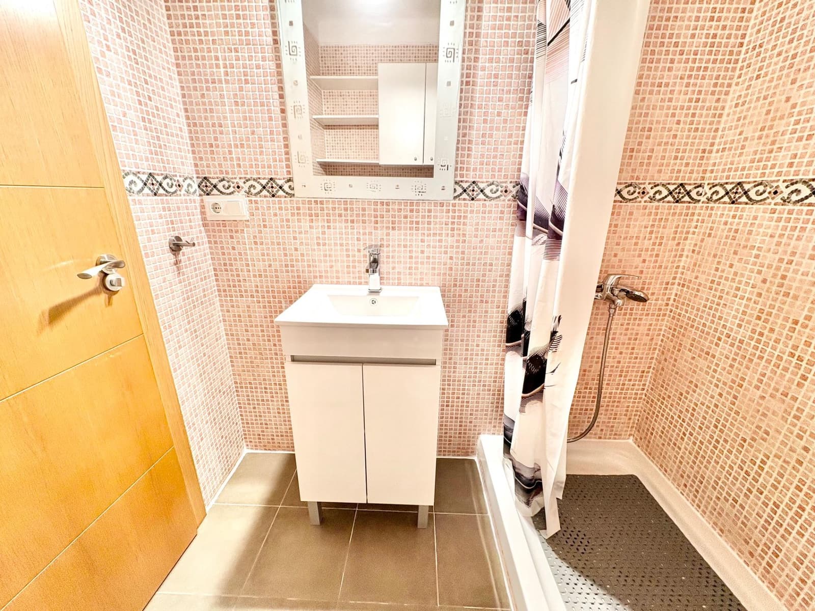 1 bedroom Apartment for rent in Velez-Malaga with pool garage - € 700 (Ref: 9866935)