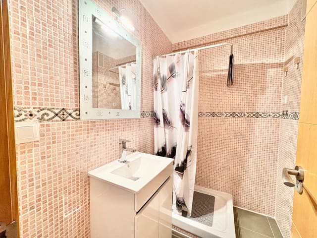 1 makuuhuone Huoneisto vuokrattavana paikassa Vélez-Málaga mukana uima-altaan 
autotalli - 700 € (Ref: 9866935)