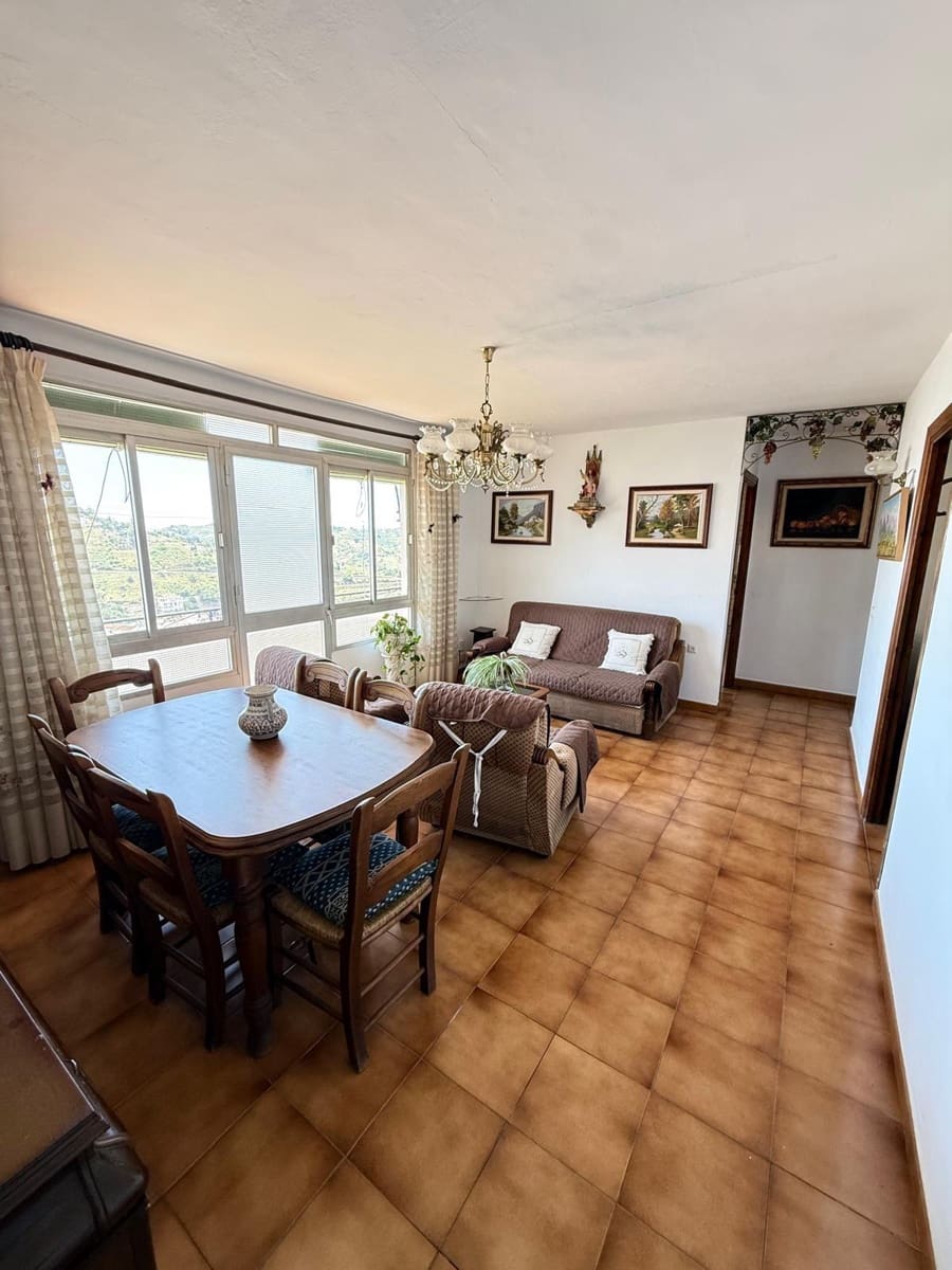 Chalet en Cómpeta en venta con garaje - 650.000 € (Ref: 9876342)
