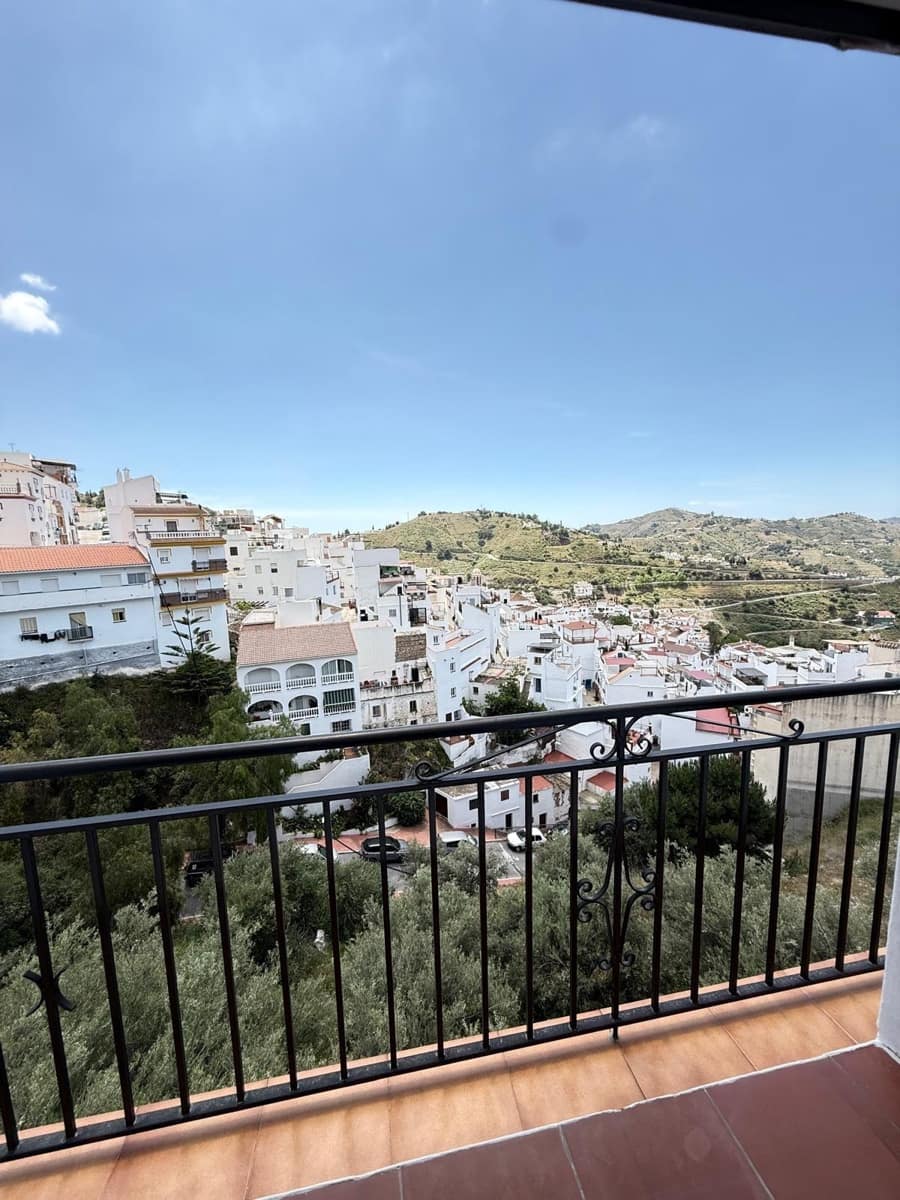 Chalet en Cómpeta en venta con garaje - 650.000 € (Ref: 9876342)