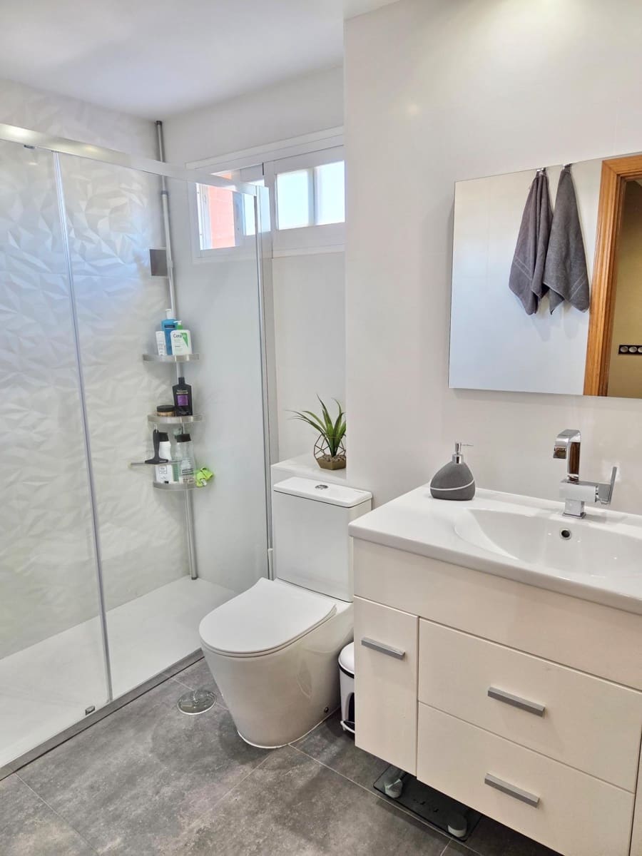 3 soverom Rekkehus til salgs i Caleta de Velez med garasje - € 499 000 (Ref: 9878737)
