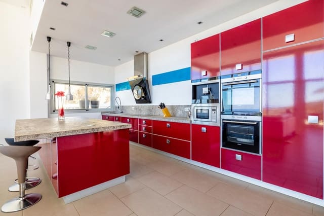 4 soveværelse Villa til salg i Sayalonga med swimmingpool garage - € 1.350.000 (Ref: 9922239)
