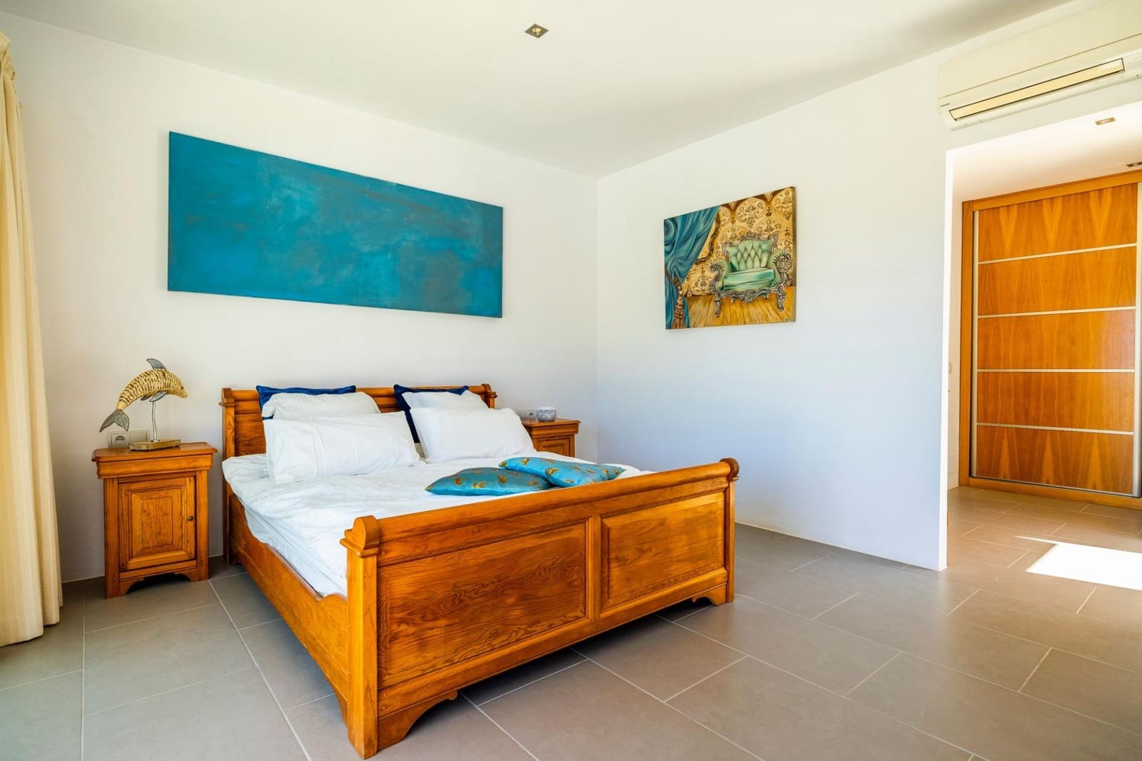 4 soveværelse Villa til salg i Sayalonga med swimmingpool garage - € 1.350.000 (Ref: 9922239)
