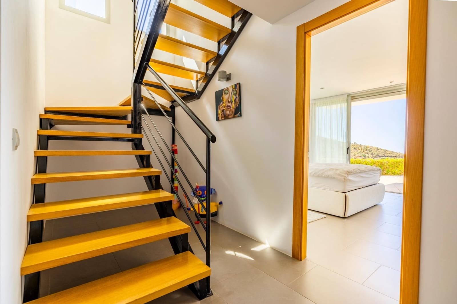 4 soveværelse Villa til salg i Sayalonga med swimmingpool garage - € 1.350.000 (Ref: 9922239)